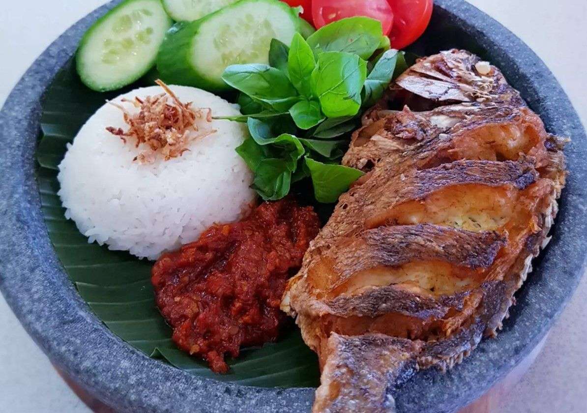 Jualan Ikan Goreng: Tantangan dan Kesuksesan yang Tak Terduga